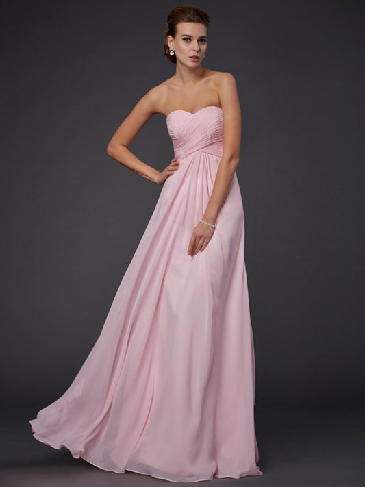 Vestido de noche de graduación con corte tubo/columna, escote corazón, sin mangas, volantes y gasa larga