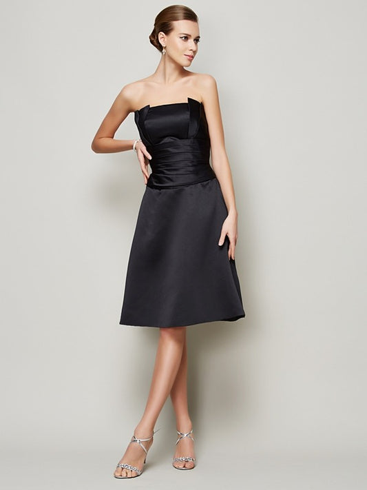A-Line/Princess Strapless Sleeveless Pleats Short Satin Bridesmaid Dresses Wedding Guest Dress