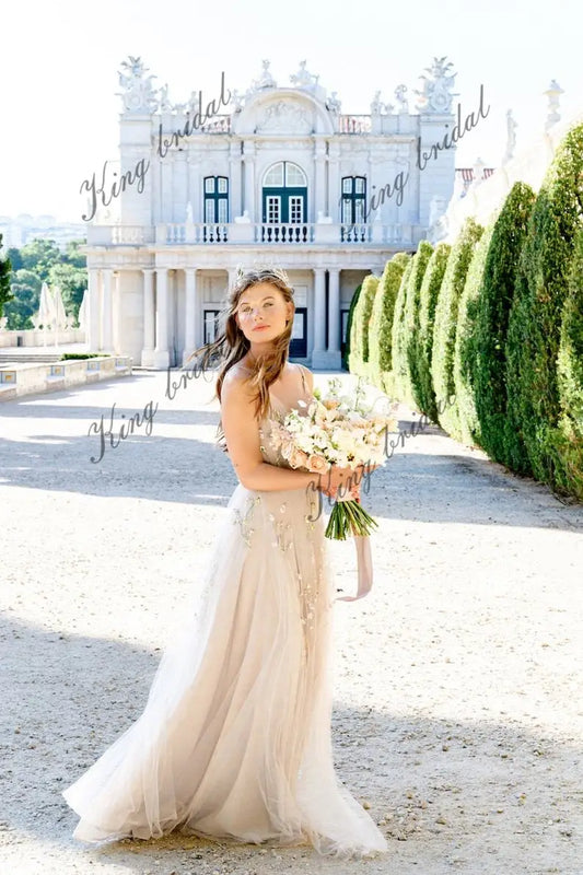 Vestido de novia bohemio con abertura, bordado a mano, sin mangas, espalda abierta, color beige