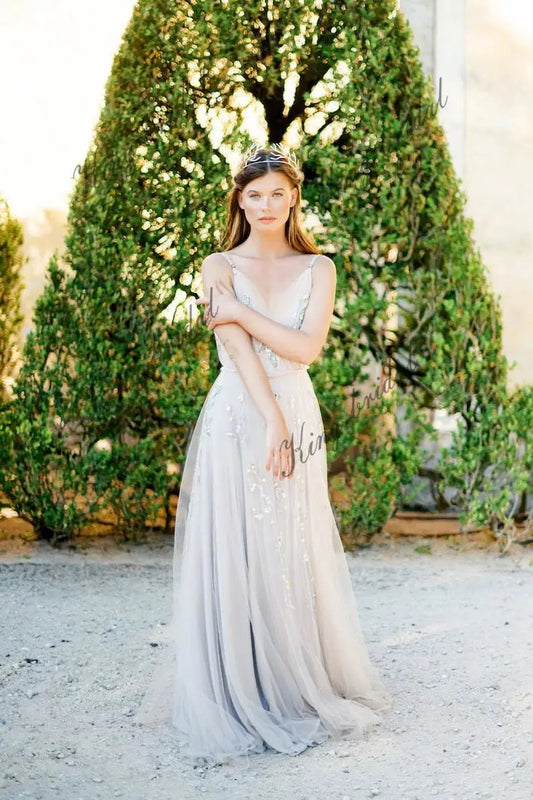 Vestido de novia bohemio con abertura, bordado a mano, sin mangas, espalda abierta, color beige