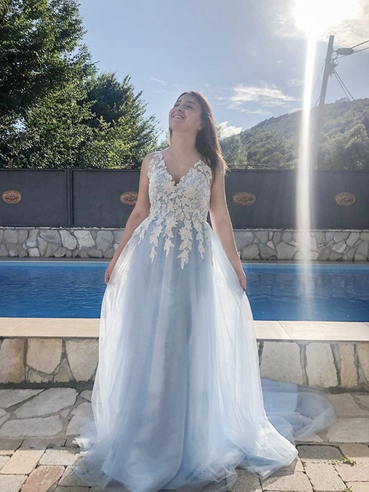 Vestido de noche de graduación con escote en V, sin mangas, corte A/princesa, apliques de tul y cola larga