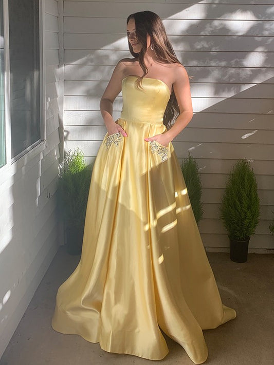 Vestido de noche de graduación con corte A/princesa, sin mangas, con cuentas, satén, sin tirantes y cola larga