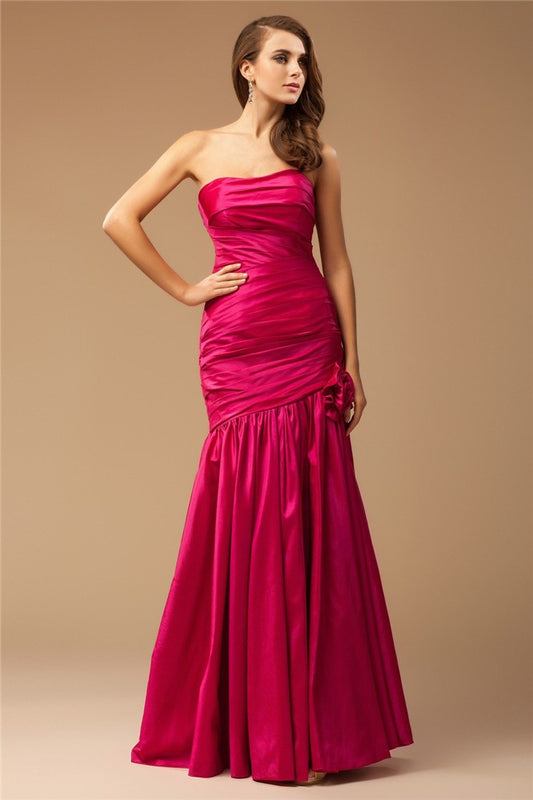Vestido de noche de fiesta largo de tafetán con volantes, sin mangas y sin tirantes de corte trompeta/sirena