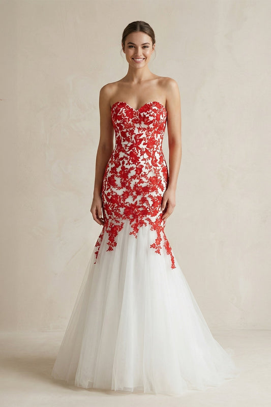 Sweetheart Mermaid Lace Appliqued Wedding Dress in Red