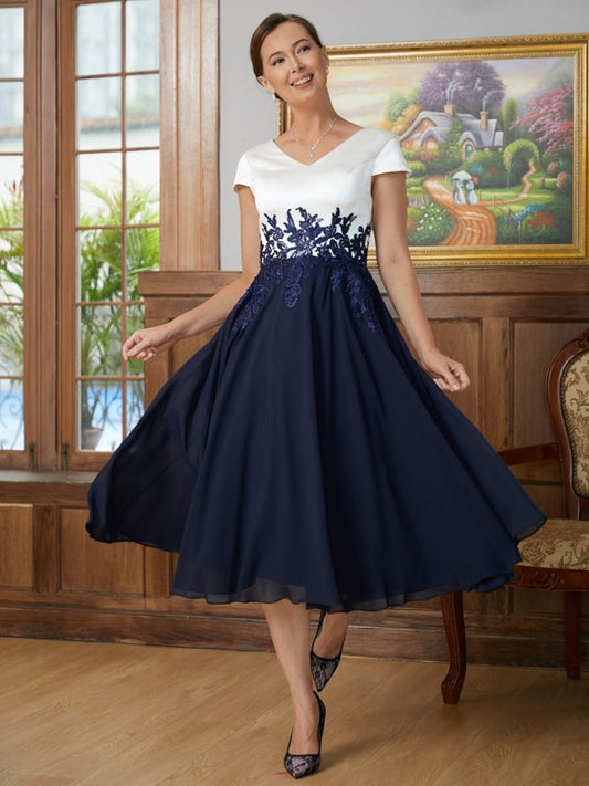Vestidos de madre de la novia de corte A/princesa, de gasa, con apliques, escote en V, mangas cortas y largo hasta la rodilla