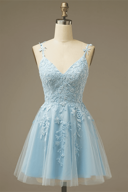 Hellblaues A-Linien-Kleid mit V-Ausschnitt und Applikationen aus Tüll, Mini-Homecoming-Partykleid, Abschlussball-Cocktailkleider