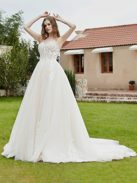 Vestido de novia color marfil/champán con tirantes finos, escote en V, corpiño de encaje y apliques