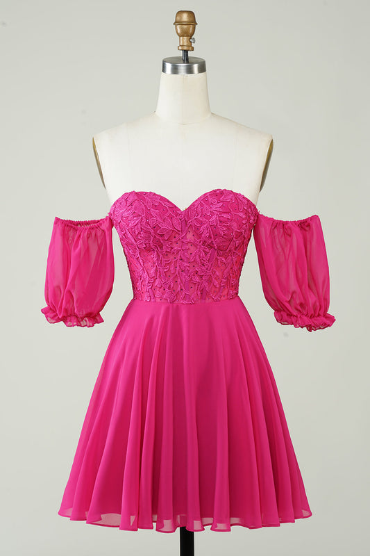Vestido corto de gasa con corte A y corsé rosa intenso para fiesta de bienvenida con encaje.