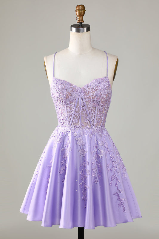 Vestido de fiesta corto de satén con corsé morado y corte A con encaje para cóctel y graduación.