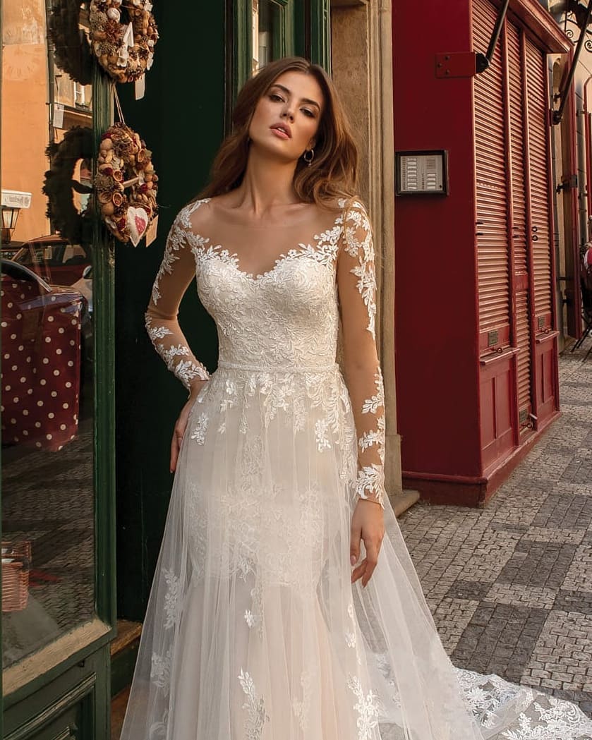 Modern Long Sleeves Lace Ivory Wedding Dresses