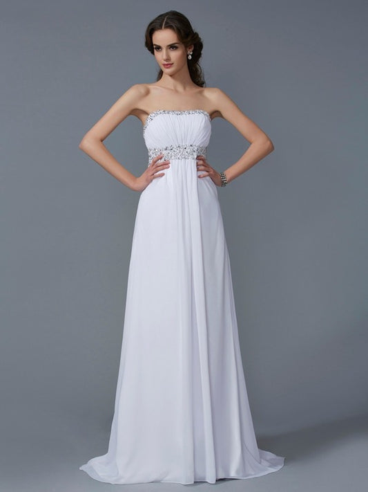 Vestido de noche de graduación de gasa largo con cuentas, sin mangas, sin tirantes y corte princesa