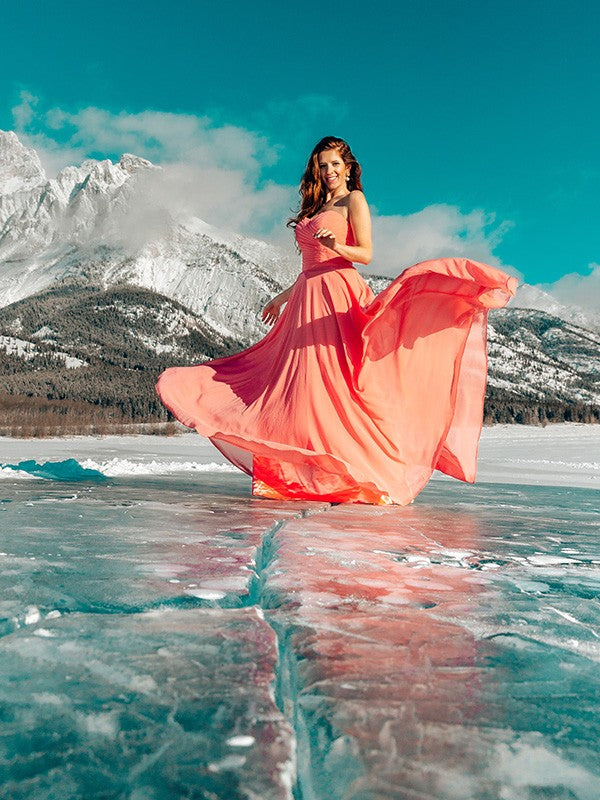 Vestido de noche de graduación de corte A/princesa de gasa sin mangas con escote en forma de corazón y pliegues hasta el suelo