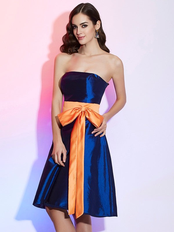 A-Linie/Princess-Linie Trägerlos Ärmellos Schärpe/Band/Gürtel Kurz Taft Brautjungfernkleider Homecoming Cocktailkleid