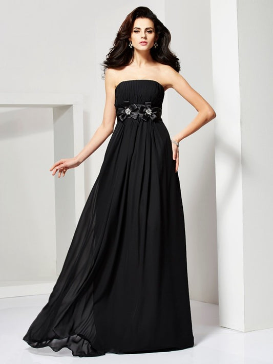 Vestido de noche de graduación de gasa largo con flores hechas a mano, sin mangas, corte A/princesa, sin tirantes