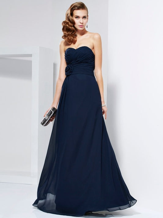 Vestido largo de gasa con escote corazón, sin mangas, con flores hechas a mano y pliegues, corte princesa, para graduación y noche.