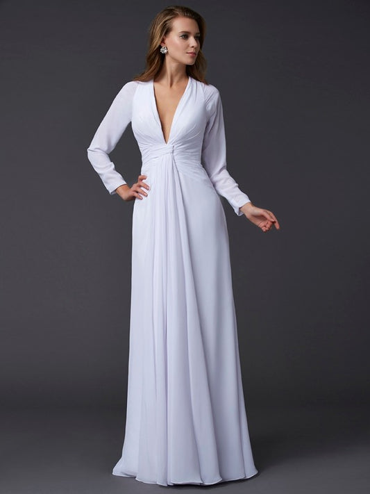 Vestido de noche para madre de la novia, de gasa, fruncido, con escote en V y mangas largas.
