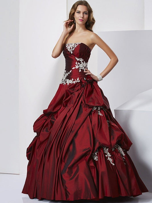 Vestido de fiesta de quinceañera largo de tafetán con escote corazón, sin mangas y cuentas