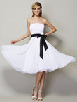 A-Linie/Princess-Linie Trägerlos Ärmellos Schärpe/Band/Gürtel Kurz Chiffon Junior-Brautjungfernkleider Homecoming Ballkleid