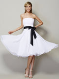 A-Linie/Princess-Linie Trägerlos Ärmellos Schärpe/Band/Gürtel Kurz Chiffon Junior-Brautjungfernkleider Homecoming Ballkleid