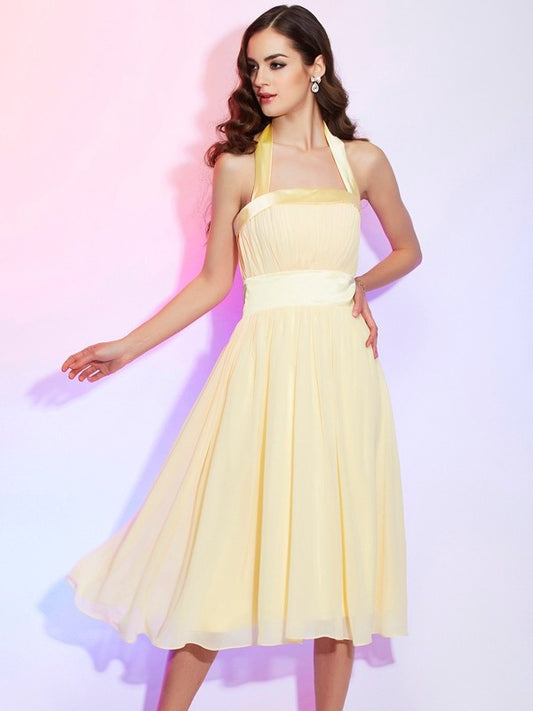 Vestido de dama de honor corto de gasa con corte A/princesa, cuello halter, sin mangas, plisado, para invitada de boda