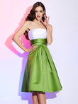A-Linie/Princess-Linie Trägerlos Ärmellos Falten Kurz Satin Brautjungfernkleider Homecoming-Kleid