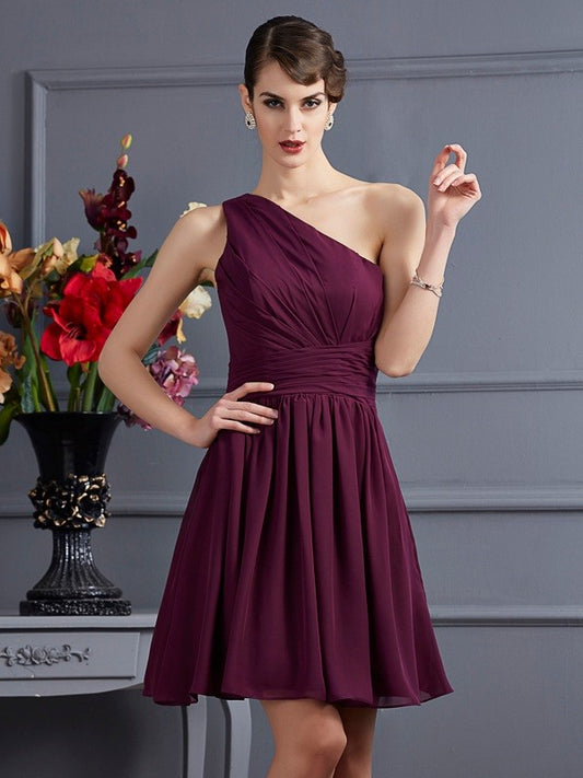 Vestido de dama de honor de gasa, corte A/princesa, sin mangas, con un solo hombro y pliegues, ideal para invitadas de boda.