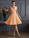Vestido de dama de honor de gasa, corte A/princesa, escote en V, sin mangas, plisado, corto, para invitada de boda