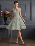 Vestido de dama de honor de gasa, corte A/princesa, escote en V, sin mangas, plisado, corto, para invitada de boda