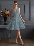 Vestido de dama de honor de gasa, corte A/princesa, escote en V, sin mangas, plisado, corto, para invitada de boda