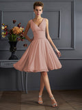 Vestido de dama de honor de gasa, corte A/princesa, escote en V, sin mangas, plisado, corto, para invitada de boda