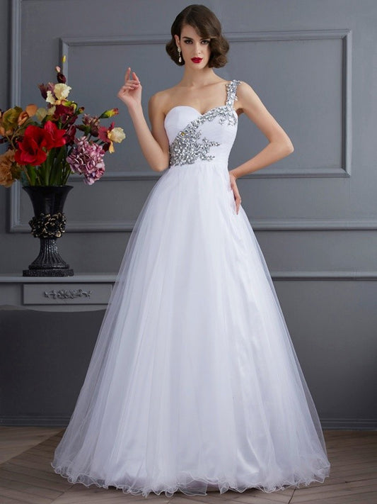 Vestido de fiesta de quinceañera largo de tul con cuentas, sin mangas y un solo hombro