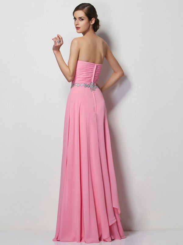 Vestido de noche de graduación de gasa largo con escote corazón, sin mangas y cuentas, corte princesa/corte A