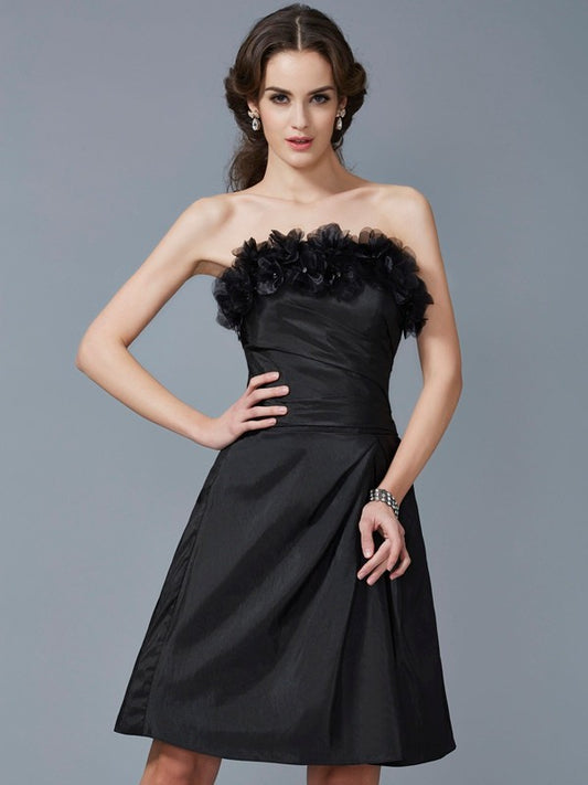 Vestido de dama de honor corto de tafetán, sin mangas, con escote en forma de tubo y flores hechas a mano, para cóctel o fiesta de graduación.