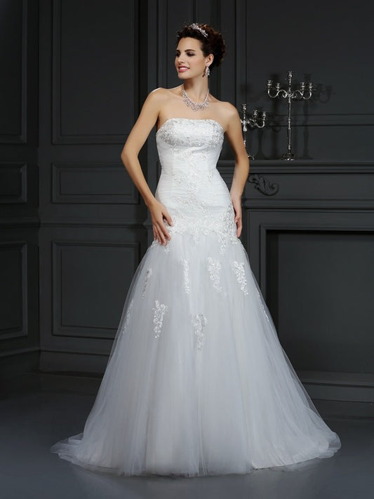 Sheath/Column Strapless Lace Sleeveless Long Satin Wedding Dresses Bridal Gowns