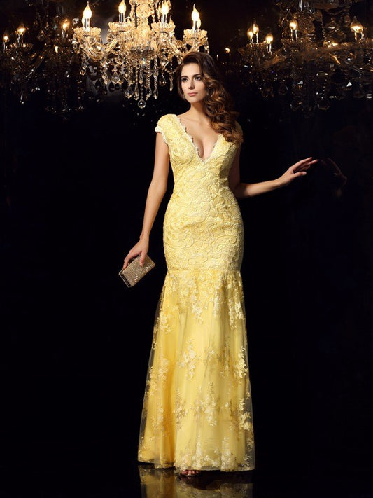 Vestido de noche de fiesta largo de encaje sin mangas con apliques y escote en V de corte trompeta/sirena