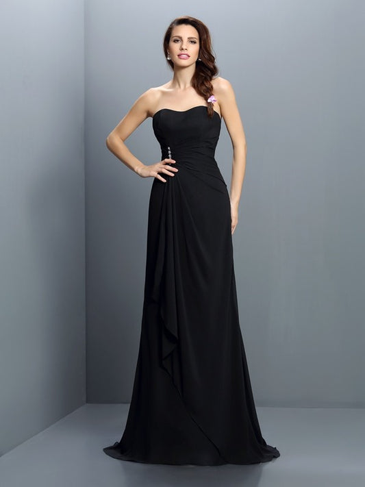 Vestido de dama de honor largo de gasa sin mangas con pliegues y corte trompeta/sirena para invitada de boda