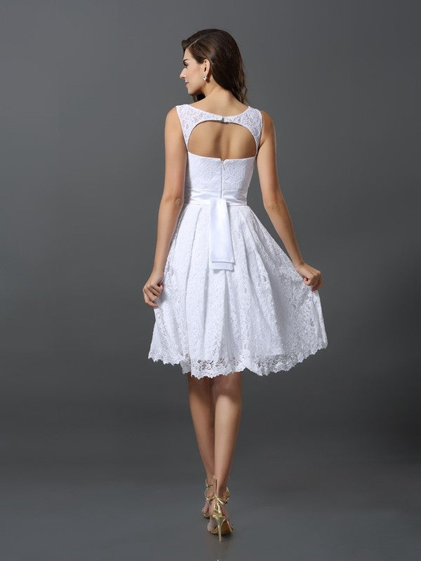 A-Line/Princess Scoop Sleeveless Short Lace Bridesmaid Dresses Homecoming Prom Dress