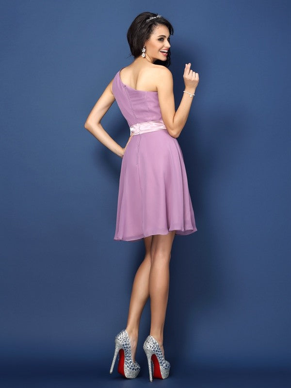 A-Linie/Princess-Linie One-Shoulder-Träger Handgemachte Blume Ärmellos Kurz Chiffon Brautjungfernkleider Homecoming Ballkleid