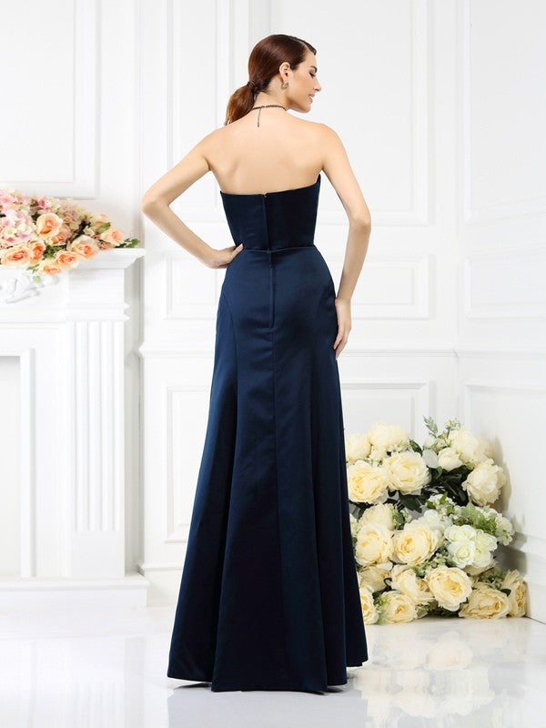 Etui-Linie Trägerlos Ärmellos Lang Satin Brautjungfernkleider Abendkleid