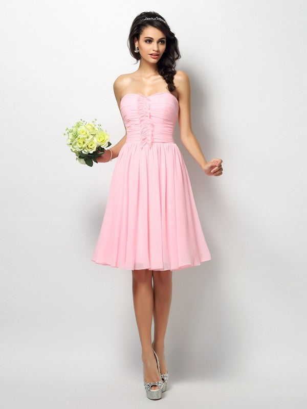 A-Linie/Princess-Linie Trägerlos Falten Ärmellos Kurz Chiffon Brautjungfernkleider Homecoming Ballkleid