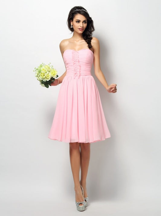 A-Linie/Princess-Linie Trägerlos Falten Ärmellos Kurz Chiffon Brautjungfernkleider Homecoming Ballkleid