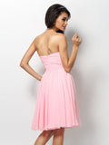 A-Linie/Princess-Linie Trägerlos Falten Ärmellos Kurz Chiffon Brautjungfernkleider Homecoming Ballkleid