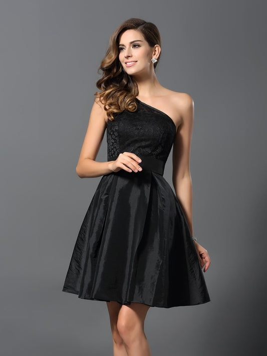A-Linie/Princess-Linie One-Shoulder-Träger Ärmellos Kurz Taft Brautjungfernkleider Homecoming Ballkleid