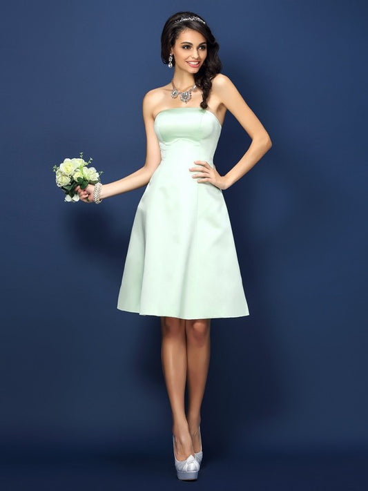 A-Linie/Princess-Linie Trägerlos Ärmellos Kurz Satin Brautjungfernkleider Homecoming Ballkleid