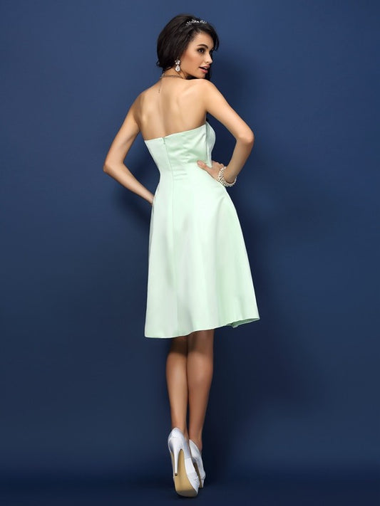 A-Linie/Princess-Linie Trägerlos Ärmellos Kurz Satin Brautjungfernkleider Homecoming Ballkleid