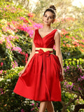 A-Linie/Princess-Linie V-Ausschnitt Falten Schärpe/Band/Gürtel Ärmellos Kurz Satin Brautjungfernkleider Homecoming Ballkleid