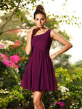 Vestidos de dama de honor cortos de gasa, corte A/princesa, con un solo hombro, plisados, sin mangas