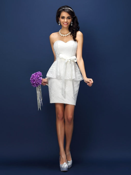 Vestido de cóctel para dama de honor corto de satén sin mangas con escote corazón y encaje