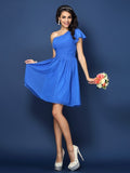 A-Linie/Princess-Linie One-Shoulder-Träger Falten Ärmellos Kurz Chiffon Brautjungfernkleider Homecoming Ballkleid