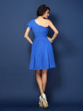 A-Linie/Princess-Linie One-Shoulder-Träger Falten Ärmellos Kurz Chiffon Brautjungfernkleider Homecoming Ballkleid